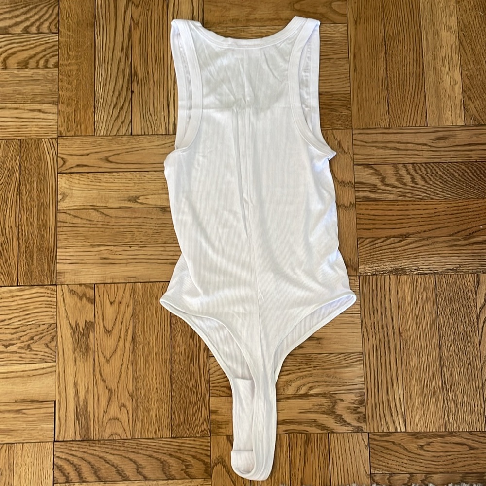 Clyque ‘Jenna’ Ribbed Bodysuit - Picture 4 of 4